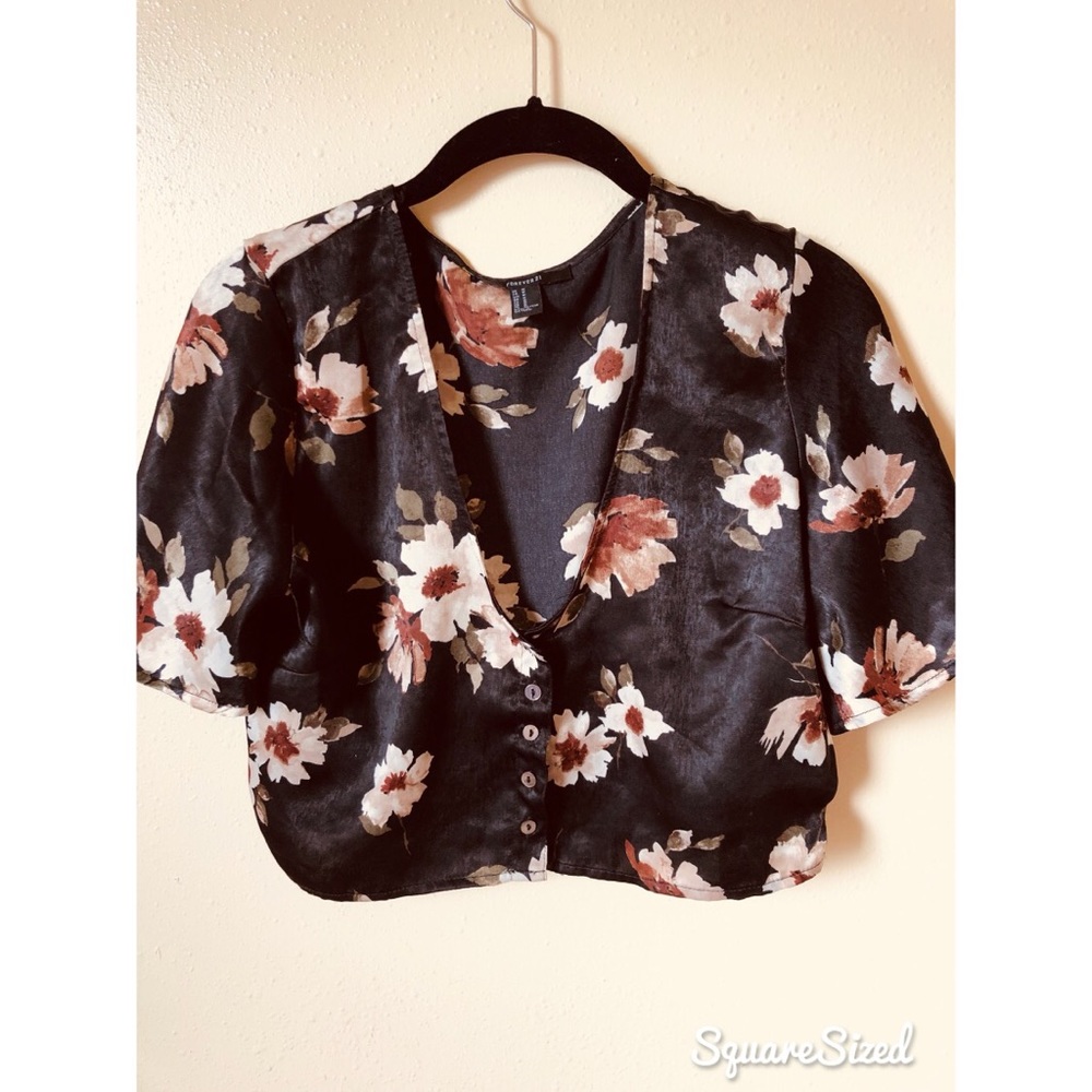 Floral crop top🌸